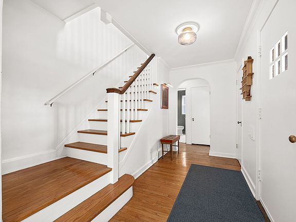 2nd image of 514 Uvedale Rd