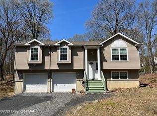 111 Hummingbird Trl, Bushkill, PA 18324