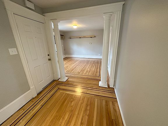 3rd image of 1081 13th Ave SE Unit 2