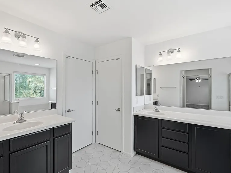 10815 W Avenida Del Rey — Photo 27
