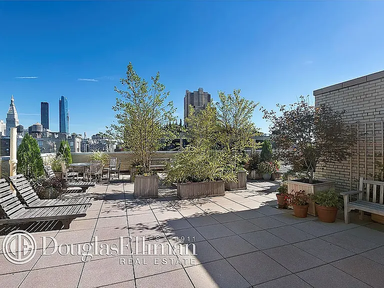 200 W 20th St #409 — Photo 7