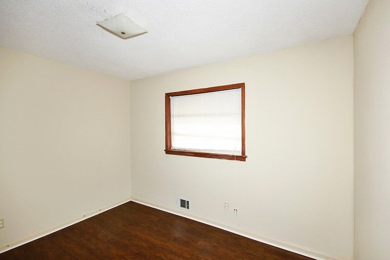 1st image of 29 Parkwood Dr