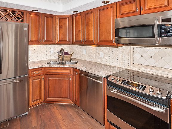 2nd image of 1601 Ocean Dr #501
