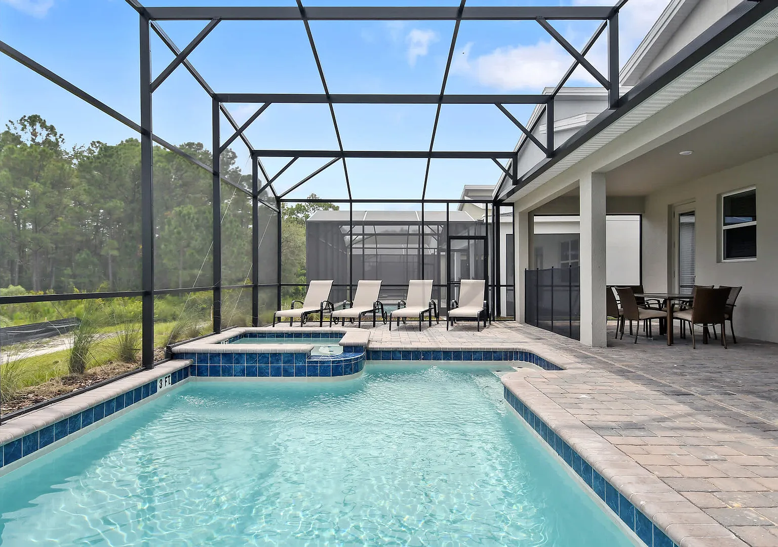 9BR Family Retreat, Private Pool, Storey Lake — Photo 2