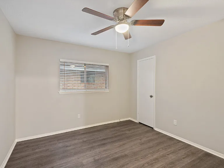 2411 Cypressvine Dr — Photo 3