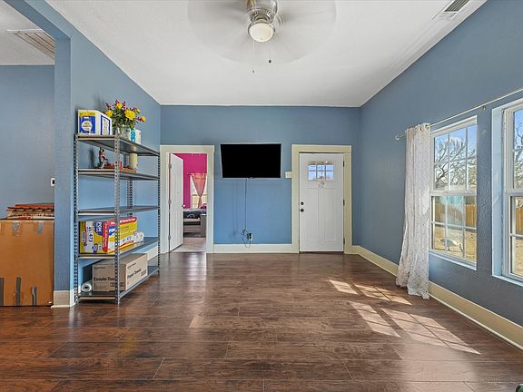 5th image of 607 E 8th St