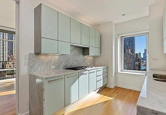 3rd image of 310 E 53rd St APT 16A