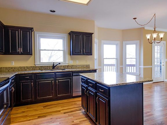 4th image of 208 Tarrington Ct