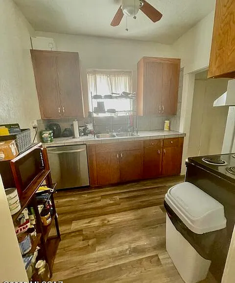 914 E 6th St — Photo 27