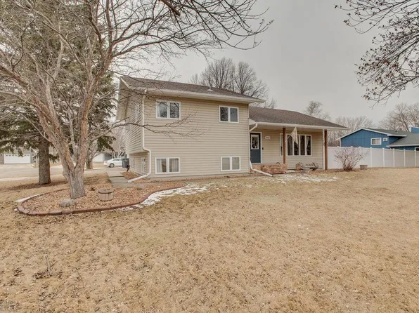 2933 Hanover Ave S, Moorhead, MN 56560