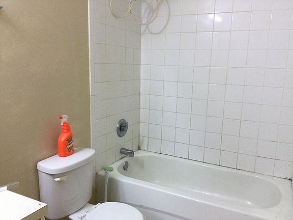 2nd image of 862 Holmes Ave