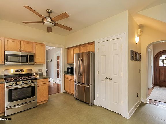 5th image of 401 Cheshire Dr NE