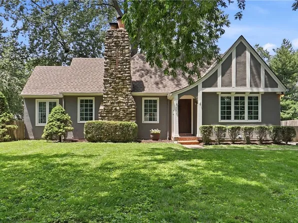 7416 Springfield St, Prairie Village, KS 66208