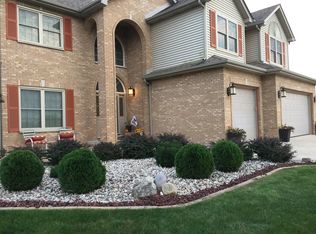 5896 Fields Dr, Yorkville, IL 60560