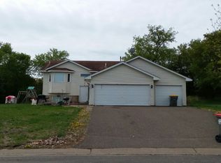 511 Dogwood St SW, Isanti, MN 55040