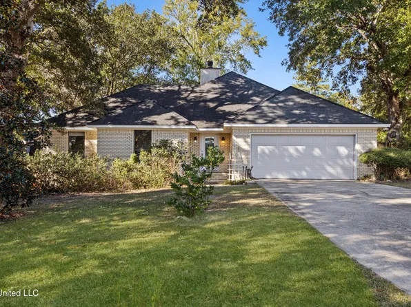 884 Kailua Pl, Diamondhead, MS 39525
