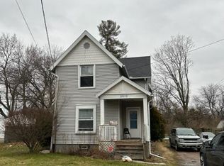 2815 Pleasant Grove Rd, Lansing, MI 48910