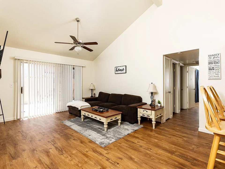 1111 W Summit Pl #10