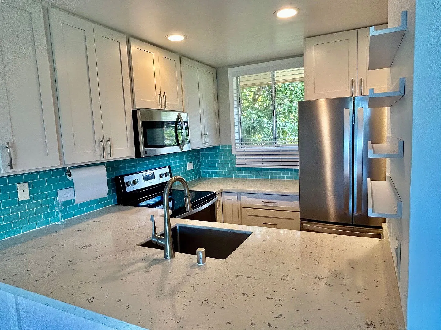 Pohakea Point 2 Bdrm., 2 bath, 1 parking - Ocean views — Photo 4