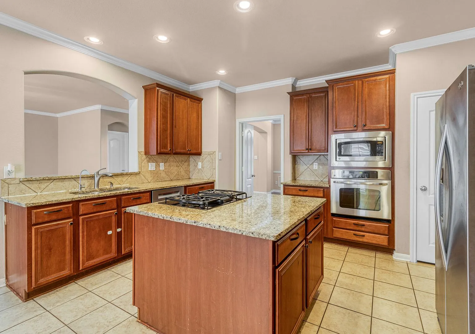 Gorgeous 4 Bd | 3.5 Ba | 2 Car Garage Available In Sonoma Ranch Helotes! Move In Special!! 500 Off** — Photo 4