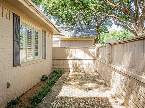 3rd image of 3203 Durant Dr