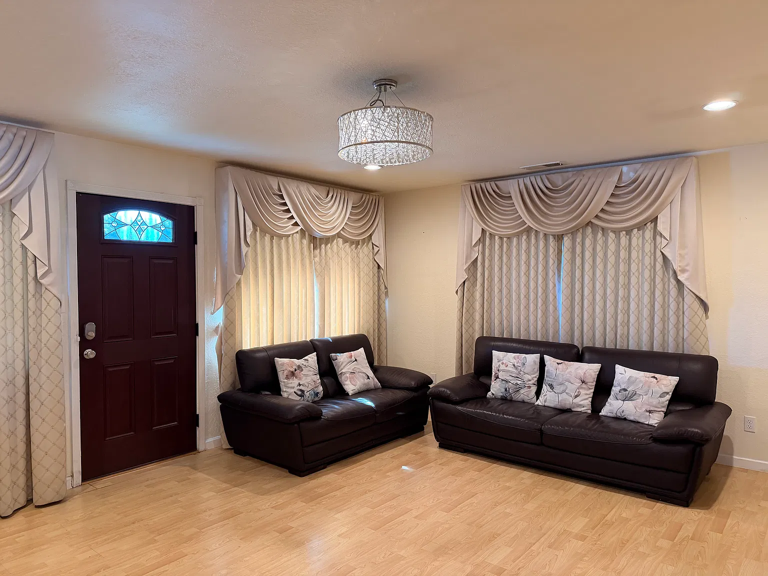 3 bed, 1243 sqft, $4,800 — Photo 4