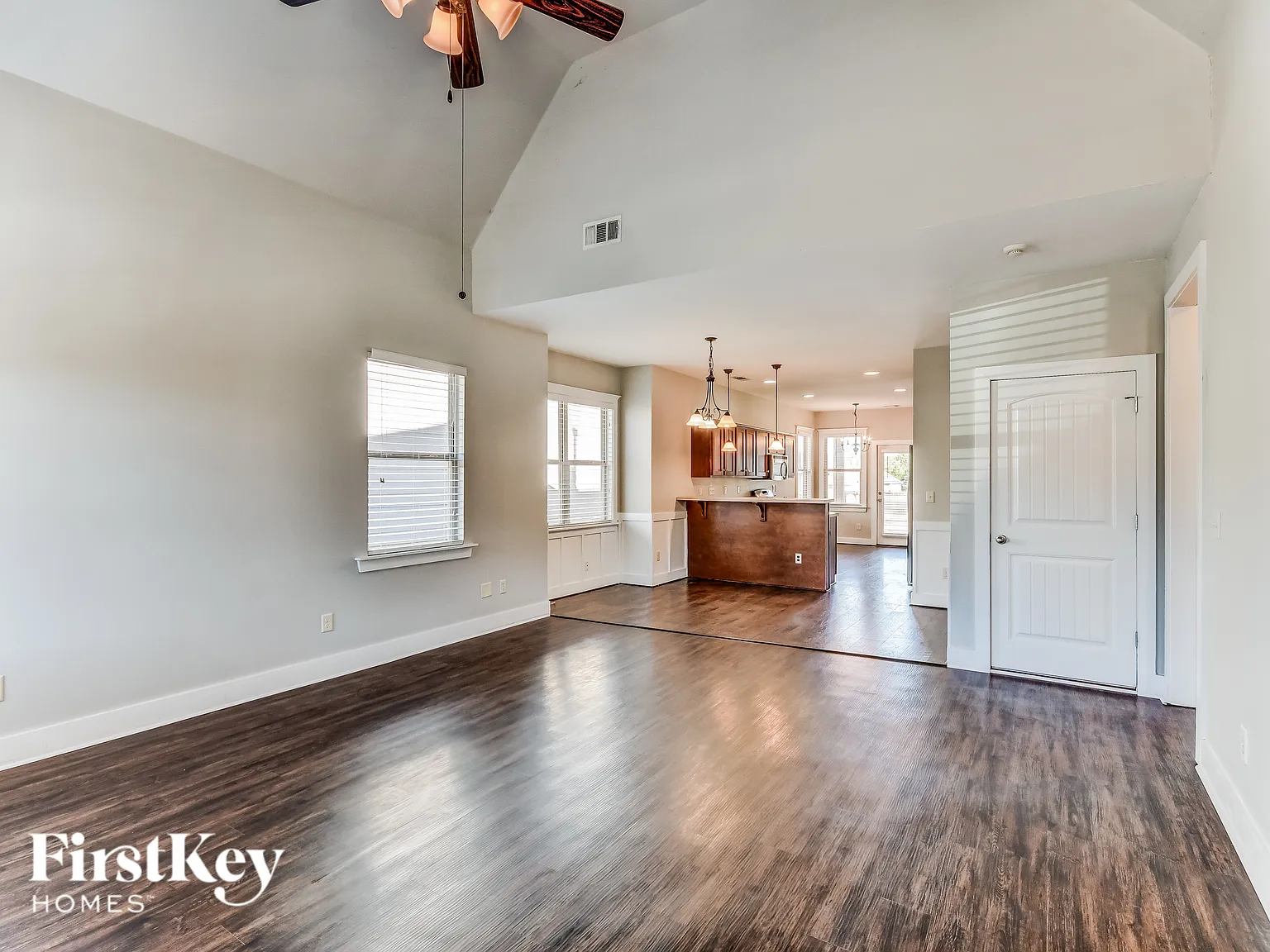 3 bed, 2.0 bath, 1567 sqft, $1,870 — Photo 2