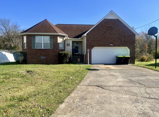 615 Nearlake Ct, La Vergne, TN 37086