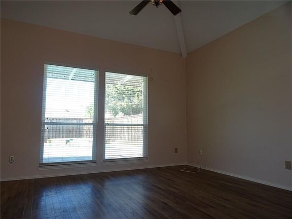 5th image of 914 Fairlawn St