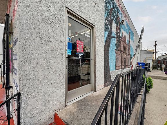 4th image of 3040 Wabash Ave