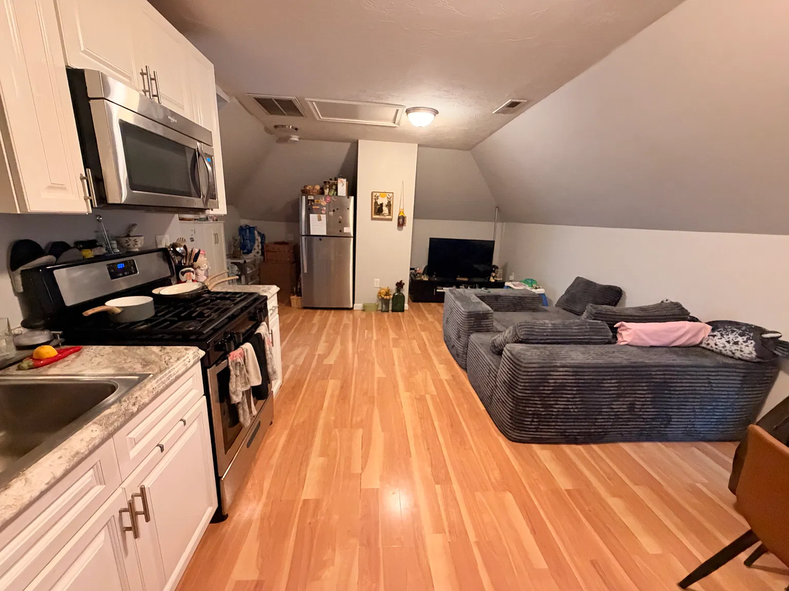 2 bed, 1200 sqft, $2,400 — Photo 1