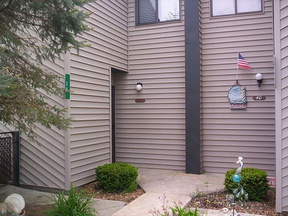 2nd image of 39 Lakeshore Ln #39
