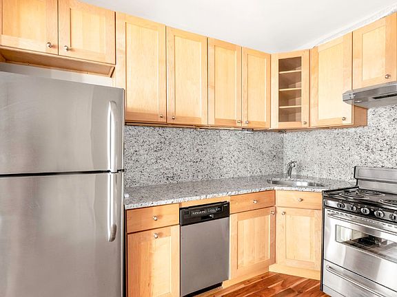 3rd image of 21 Downing St APT 4