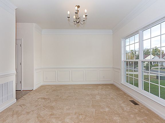 5th image of 824 Lakeland Ct