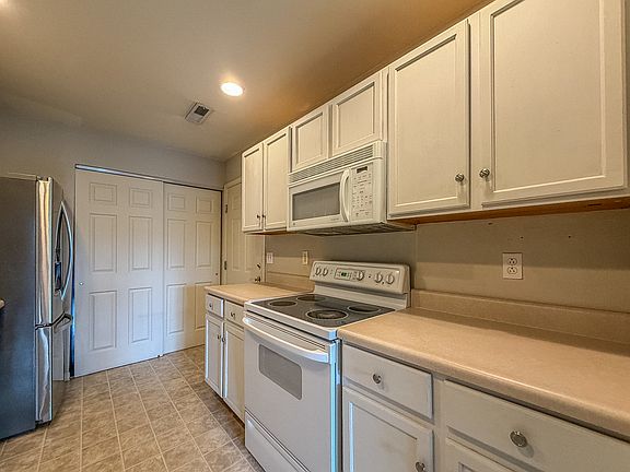 5th image of 2404 Windward Blvd Unit 201