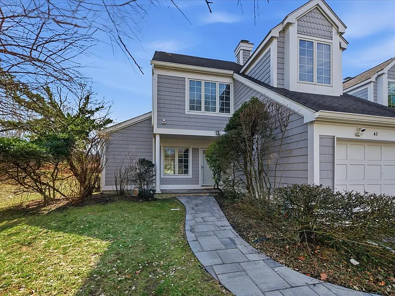 42 Clarewood Dr — Photo 3