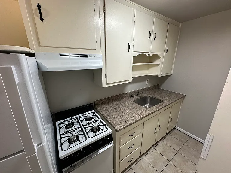 Renovated, Open Studios Near Unm / Cnm - Available Now! — Photo 47