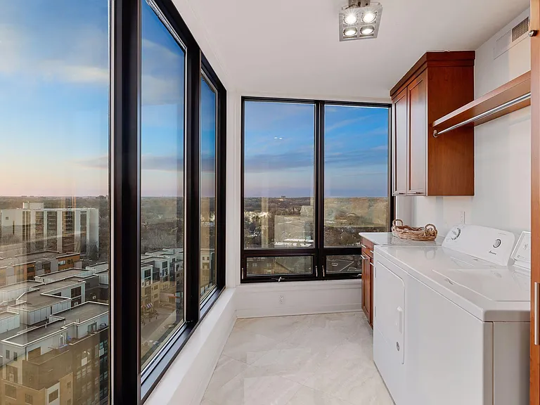 2950 Dean Pkwy #1903-4 — Photo 56