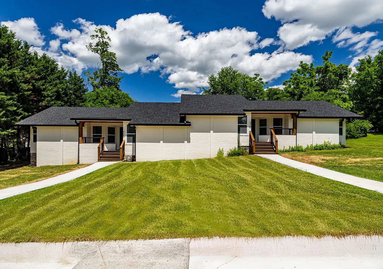 3 bed, 2.0 bath, 1307 sqft, $2,000 — Photo 1