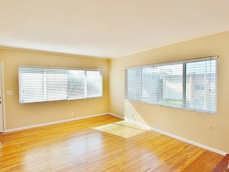 380 Pershing Dr — Photo 6