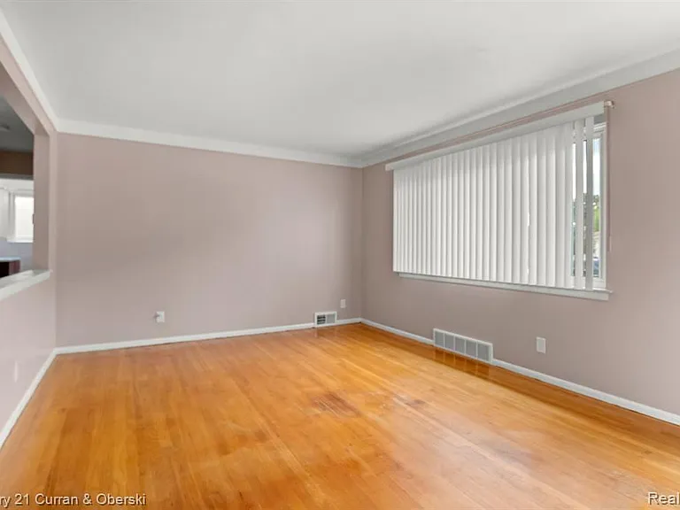 32624 Windsor St — Photo 13