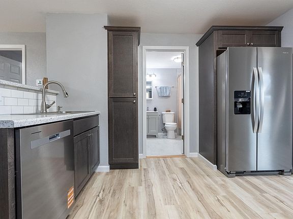 3rd image of 719 N Durbin Street
