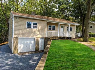 347 Southport St, Ronkonkoma, NY 11779