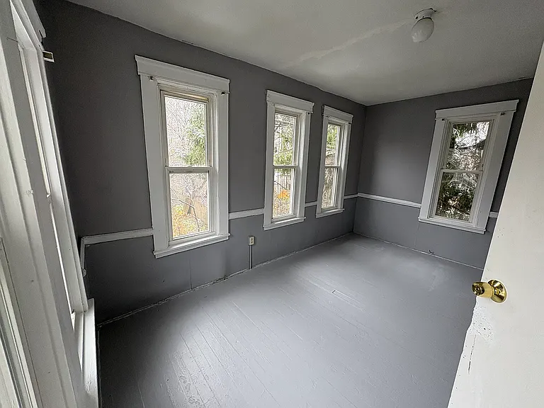 367-69 Furman St #2 — Photo 4