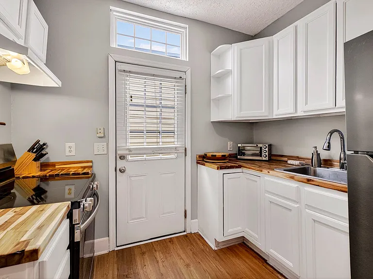 530 E Gordon Ln — Photo 13