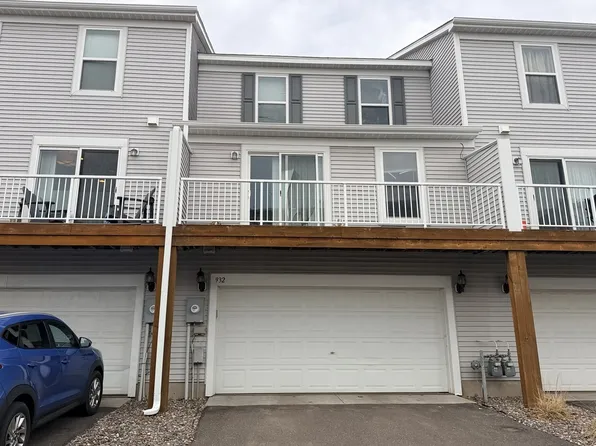 932 Ledgestone Dr, Mahtomedi, MN 55115