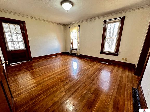 4th image of 113 W Elm St