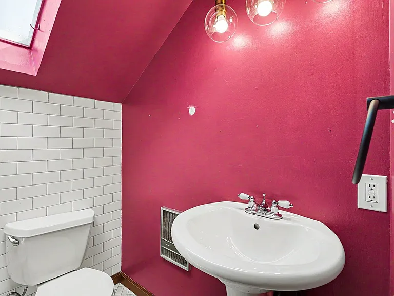 1270 N Emerson — Photo 17
