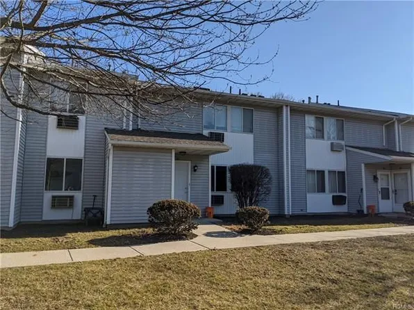 25 Ruth Ct, Middletown, NY 10940
