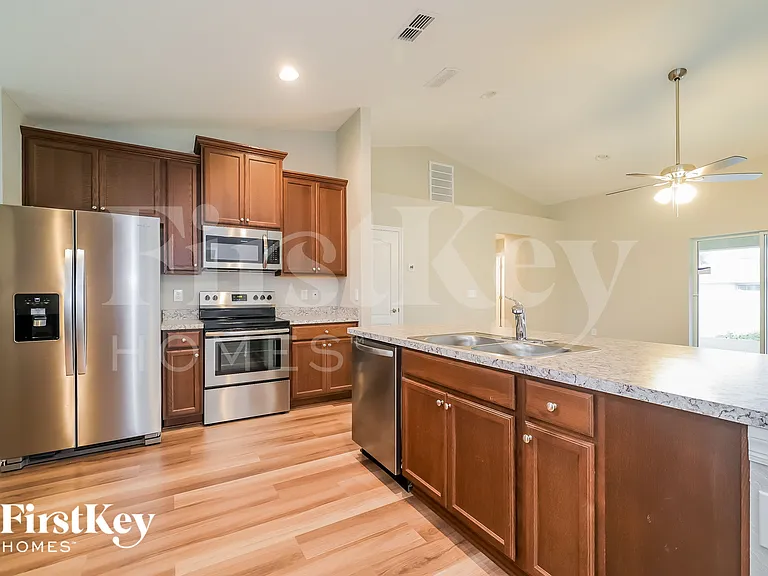 109 Solis Dr — Photo 6